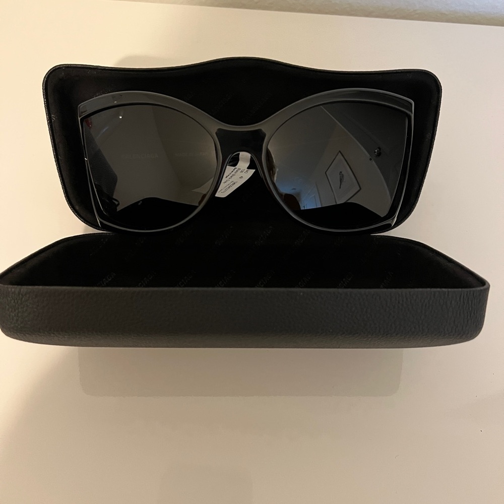 NEW Unisex  Balenciaga  Sunglasse - Picture 11 of 13